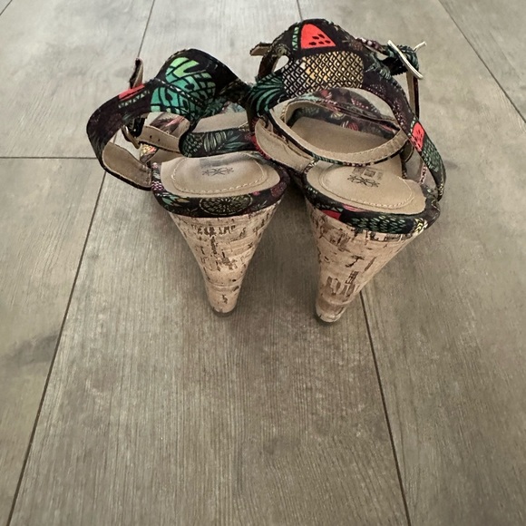 Gorgeous Pineapple Fruits Wedge Cork Strappy Open Toe Black Sandals Heels size 9 - Picture 10 of 16